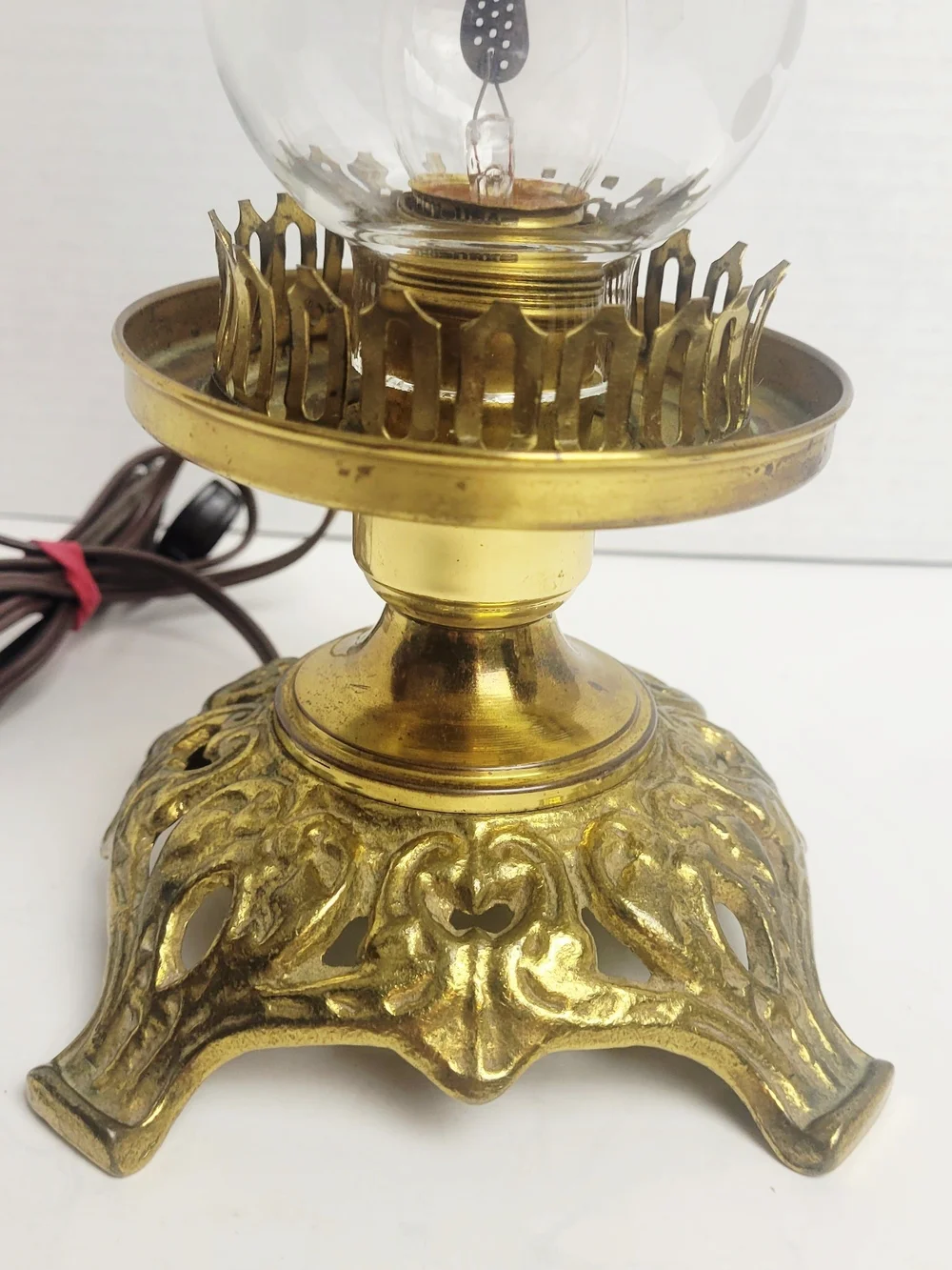 Vtg 70s~Electric Glass Hurricane Boudoir Lamp~FloralShade~Brass Base~Flame Bulb